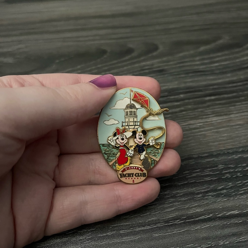 DIsney World - Yacht Club Resort Hotel - Mickey & Minnie Mouse Pin